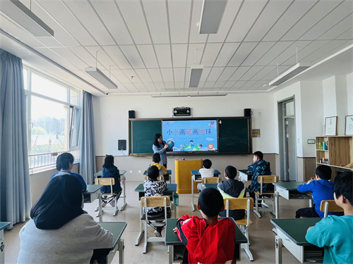 3觀察地球儀，認(rèn)識(shí)地球.JPG